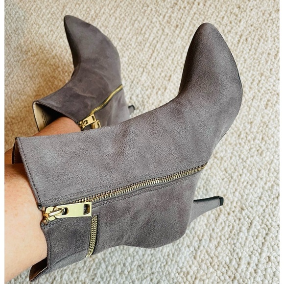 Bellini Gray Suede Gold Zip Detailed Boot NWOB - Picture 1 of 9